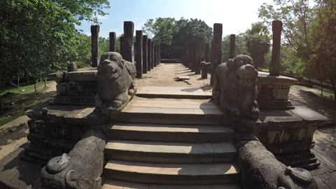 Climbing the Ancient Steps of the Royal Council Chamber in Polonnaruwa Vidéo 73766693
