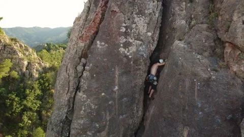 Climbing couple in the mountain. Drone view of climber woman and man 库存影片 297539232