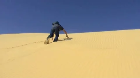 Climbing the desert dune Stockbeeldmateriaal 11178439
