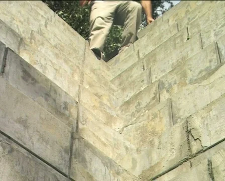 Climbing down strange stairs Video stock 83208