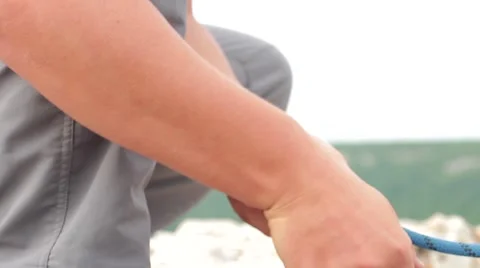 Climbing knots on a rope Stock-Footage 53780054