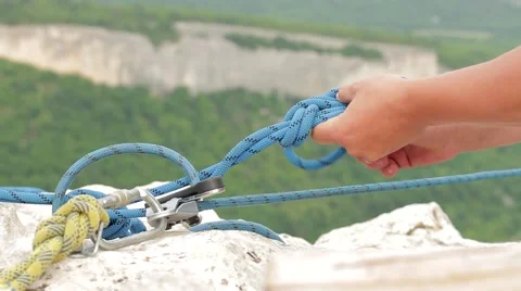 Climbing knots on a rope 스톡 동영상 53780205