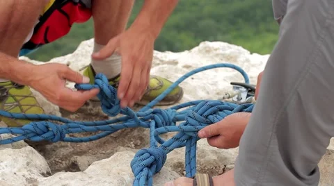 Climbing knots on a rope Stock-Footage 53780274