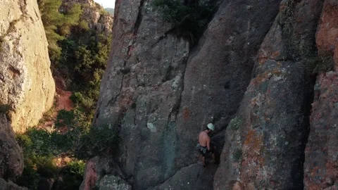 Climbing in the mountain. Drone view of rock climbers in Murcia, Spain Video stock 158536442