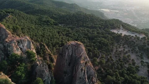 Climbing in the mountain. Drone view of rock climbers in Murcia, Spain Vídeos de archivo 171473712
