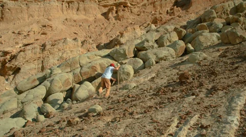 Climbing a mountain Vídeos de archivo 37681240