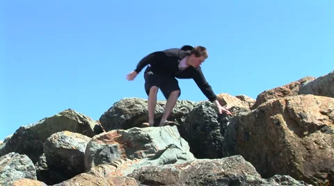 Climbing on rocks Video stock 931405