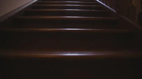 Climbing stairs Vidéo 63198913