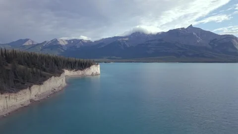 Cline River Push over Water with Mountains in Alberta Vídeo Stock 344831246
