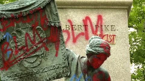 Clip 4 of 5, Confederate Statue destroyed in Washington, DC 库存影片 133274462