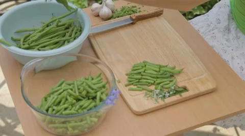 CLIP EDIT Cutting of the stalk and slicing green beans into parts Stock Footage 8366761