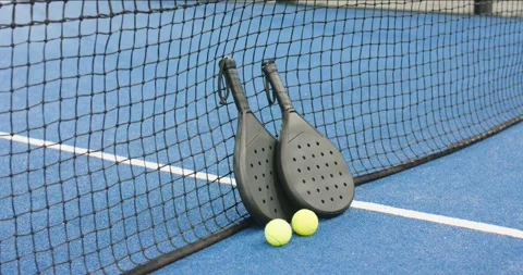 At clip start camera capturing padel rackets leaning against net with balls Video stock 338167510