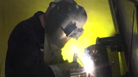 Clip of a welder at work. 動画素材 64570484