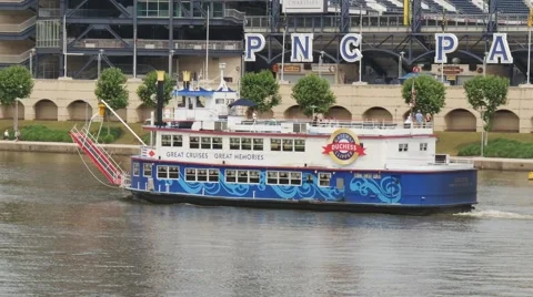 Clipper Boat on River 動画素材 40050138