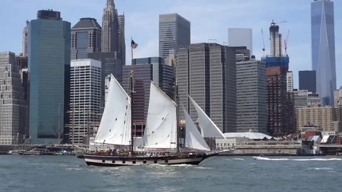 Clipper ship passing underneath Brooklyn Bridge Stock Footage 83100563