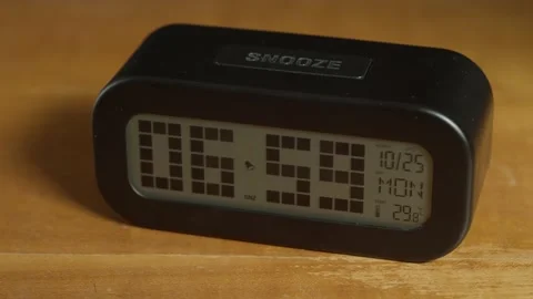 Clock alarm at 07:00 Stockbeeldmateriaal 161035855