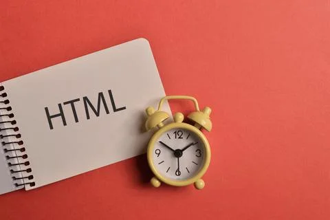 Clock and memo note written with HTML or The HyperText Markup Language Foto stock