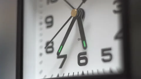 Clock with arrows 4K Stock Footage 168880546