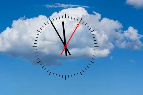Clock dial shows the time 5 before 12 with sky and cloud background. Clock... Foto stock