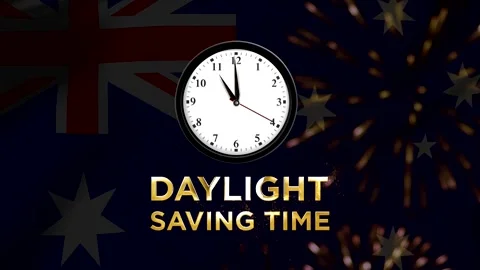 A clock displaying daylight saving time with the Australian flag in the bac.. 库存影片 346541150