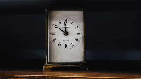 Clock 스톡 동영상 108735351