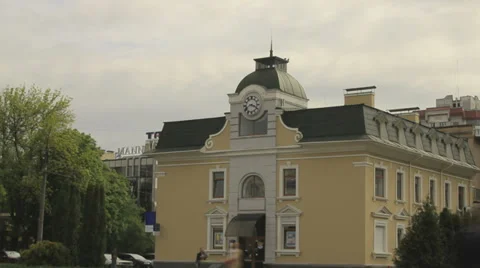 Clock on old building time lapse Stock Footage 37799171