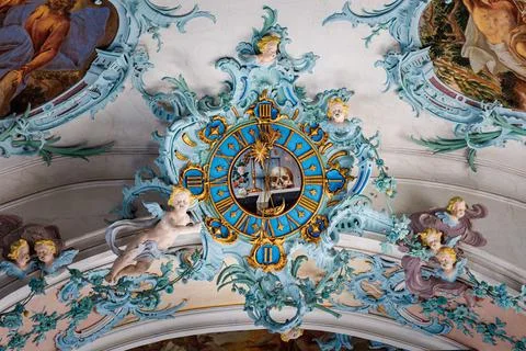 Clock on painted ceiling with Angles in Ittingen Charterhouse museum Inside the Ilustración de archivo