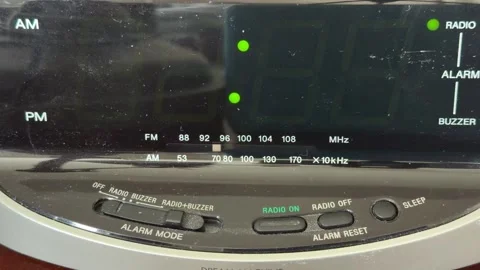 Clock radio blinking the time after a power outage has been restored Stock-Footage 343325062