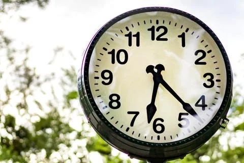 Clock, retro clock.  time concept.  timepiece, timer, timekeeper, ticker. 스톡 사진