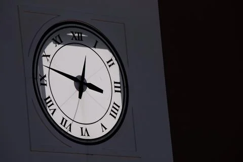 A clock with Roman numerals on it is set at 12:00 Foto stock