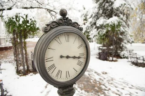 Clock on the snowy background Foto stock