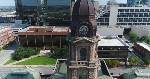 Clock tower and dome of the Tarrant County Courthouse 库存影片 79876633