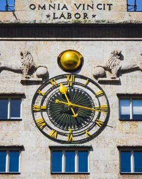 Clock Tower Leipzig Omnia Vincit Labor Close Up 11 05 2025, Leipzig Foto stock