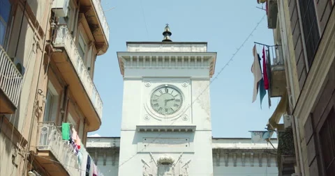 Clock tower in Naples, Italy Vidéo 251896411