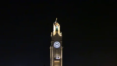 Clock tower at night Stockbeeldmateriaal 116707695