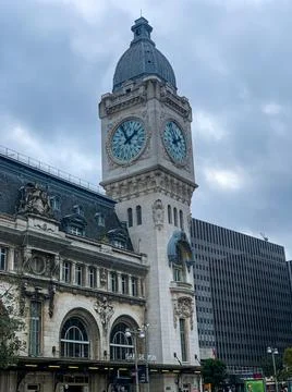 Clock tower of Paris main train station Foto stock