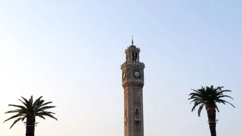 Clock tower with two palm tree at konak square of izmir. Foto stock