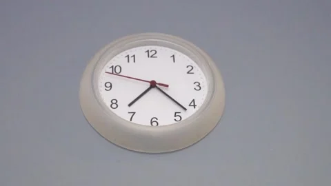 Clock on the wall Vídeos de archivo 201181987