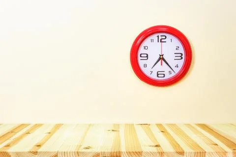 Clock wood table 库存照片