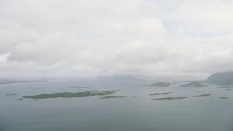 Clody along the coast Vídeo Stock 88619585