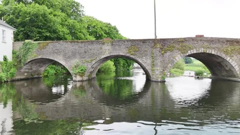 Clohamon Bridge Ancient Stone Arch Over River Slaney 4K 60fps 스톡 동영상 325671387