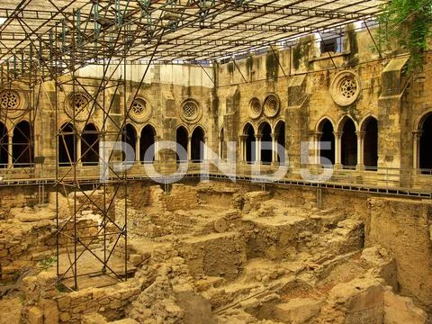Cloister of lisbon cathedra Stock Photos