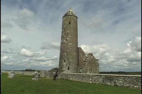 Clonmacnoise, Tower, Ireland Video stock 8623682