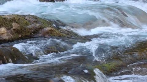 Clos up of rapids in the tyroler mountains Video stock 40013848