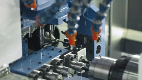 Close-up 4K scene operation of lathe machine cutting the brass shaft parts 库存影片 272303480