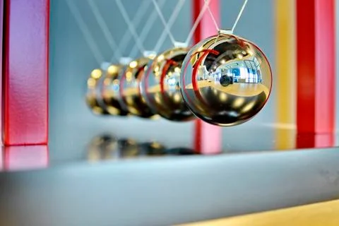 Close up 5 Balls Pendulum, chrome Newton's cradle Stock Photos