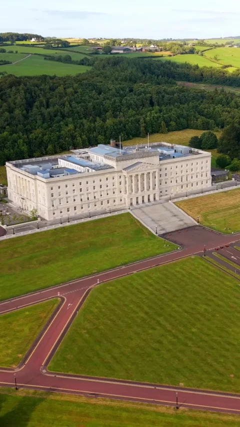 Close-up 60FPS vertical social ratio aerial video Stormont Parliament Buildings Vídeos de archivo 341475844