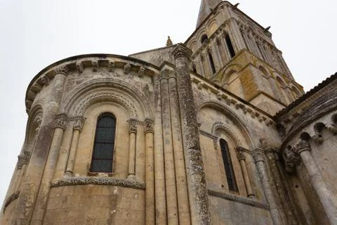 Close-up abse and tower view of aulnay de saintonge church Foto stock