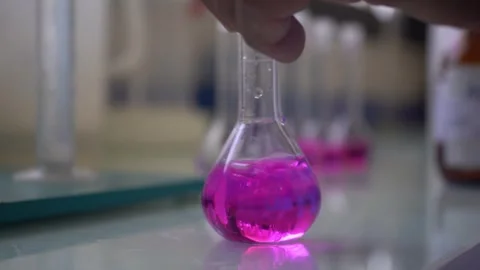 Close-Up of Acid-Base Titration for Water Alkalinity Measurement Vídeos de archivo 334617867