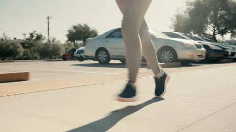 Close-up of active female legs running in city 動画素材 178462755